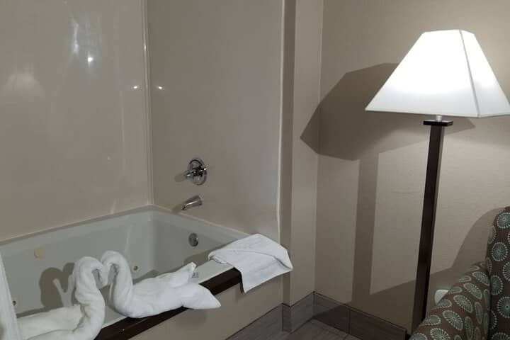 Jetted tub